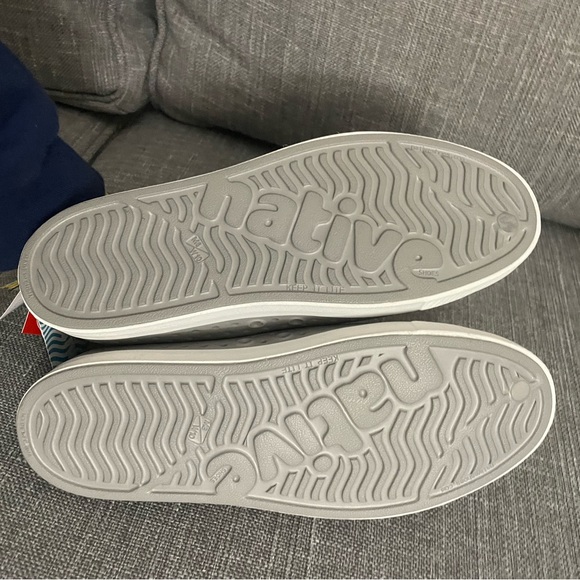 Native water shoes gray size 10 - Picture 3 of 9